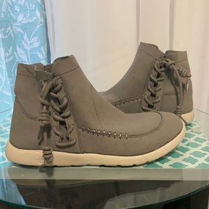 Microfiber ankle boots.
